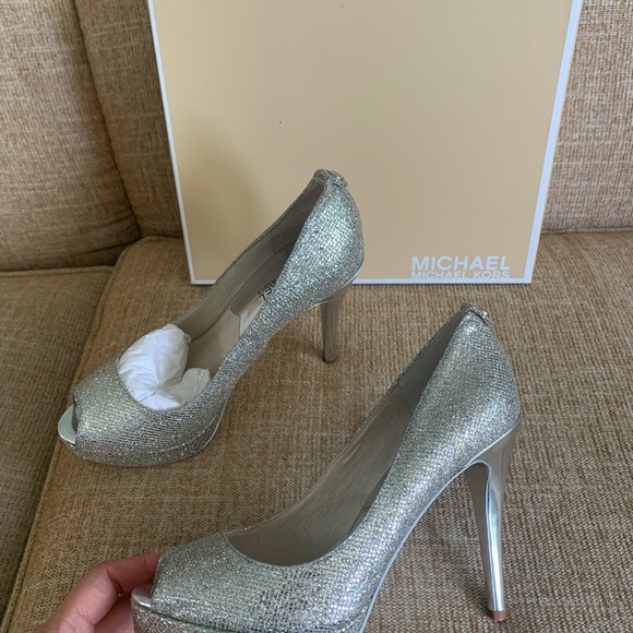 Michael Michael Kors York Platform Women US Size 7.5 Silver Platform Heel - Picture 4 of 7